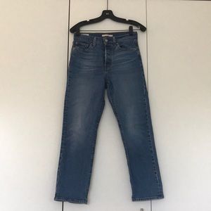 Like new, Levi’s straight-leg wedgie jeans